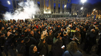 Oroszellenes tüntetés volt Tbilisziben, könnygázzal oszlattak a rendőrök