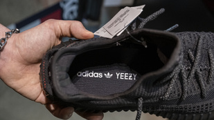 Több száz ajánlat érkezett az Adidashoz, megvennék a Kanye West-cipőket