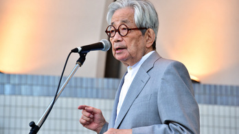 Meghalt Óe Kenzaburó, Nobel-díjas író