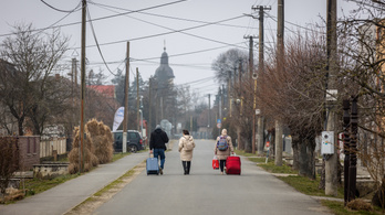 A kettévágott magyar falu, amelynek egyik fele háborúban van