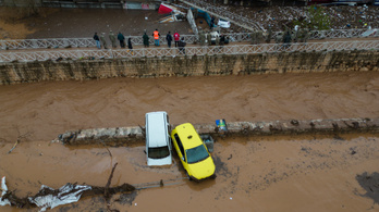 Elvitt egy egész hidat a sodrás, a földrengés után most árvíz pusztít Törökországban