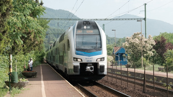Figyelem! Változás lesz a Budapest–Szob vasútvonalon