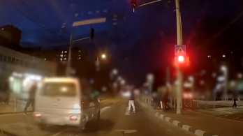 Vérlázító videón a Budapest legbunkóbb autósa címre pályázó sofőr mutatványa