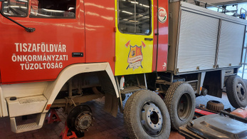 Nincs pénz a tűzoltóautók javítására, összefogtak a tiszaföldváriak