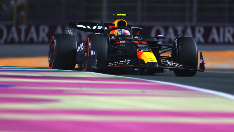 Verstappen autója megadta magát, Pérez nyerte a szaúdi időmérőt