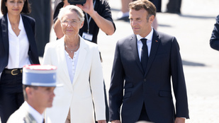 Franciaországban áll a bál: bizalmatlansági indítványt nyújtottak be Macronék ellen