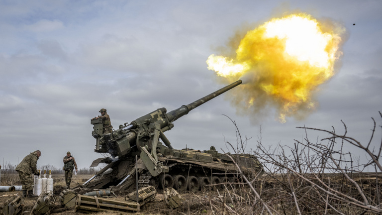 Ukrán taktikai ellentámadás és orosz tűzfal Bahmut alatt