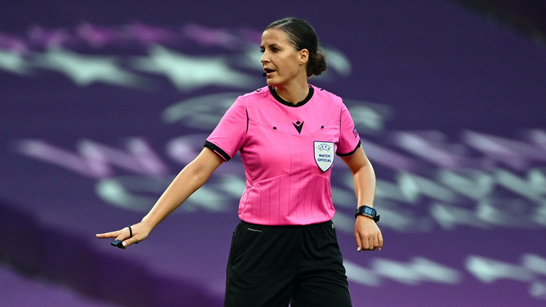 Magyar futballbíró lett minden idők ötödik legjobb női játékvezetője