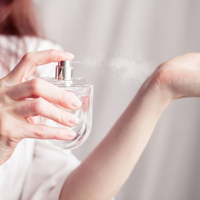 Így lesz erős és tartós a parfüm illata - 5 trükk, amikkel egész nap érezheted majd