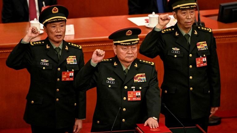 Készültségbe helyezték a kínai erőket egy amerikai romboló miatt