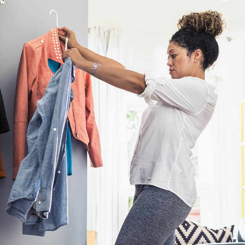 Így lesz vasalás nélkül sima a ruha: egyszerű házi praktika segít
