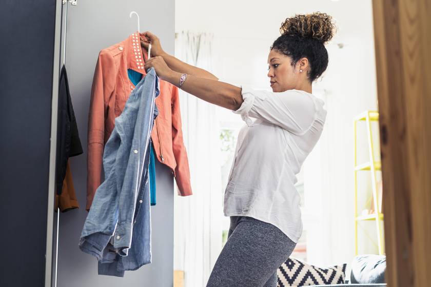 Így lesz vasalás nélkül sima a ruha: egyszerű házi praktika segít