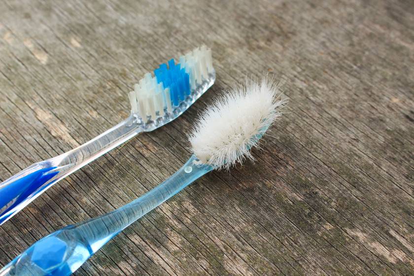 Maximum ennyi ideig szabadna használni egy fogkefét: utána olyan, mintha fogat sem mosnál