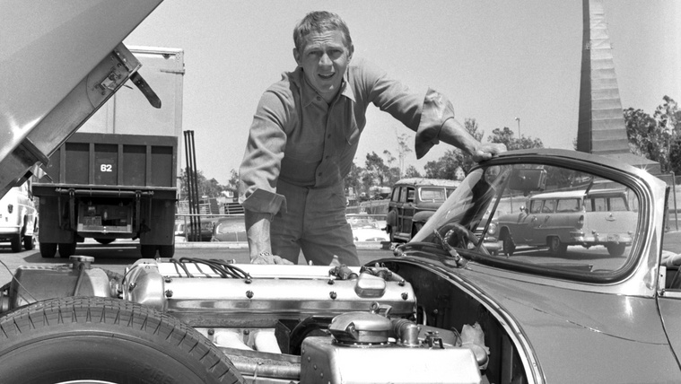 Ma lenne 93 éves Steve McQueen: autós galériával emlékezünk