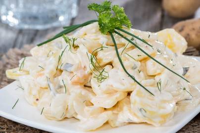 Krémes krumplisaláta majonéz nélkül: könnyed választás a húsvéti asztalra