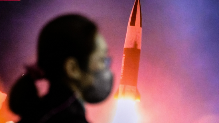 Észak-Korea két rövid hatótávolságú ballisztikus rakétát lőtt ki