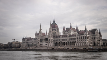 Jövő nyárig kitarthat a háborús veszélyhelyzet Magyarországon