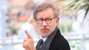 Steven Spielberg a kutyájával indult helikopteres városnézésre és egyéb lesifotók