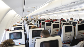 Mi történik, ha valaki meghal a repülőn utazás közben?