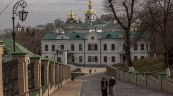 1000 oroszbarátnak bélyegzett szerzetest akar utcára tenni Kijev