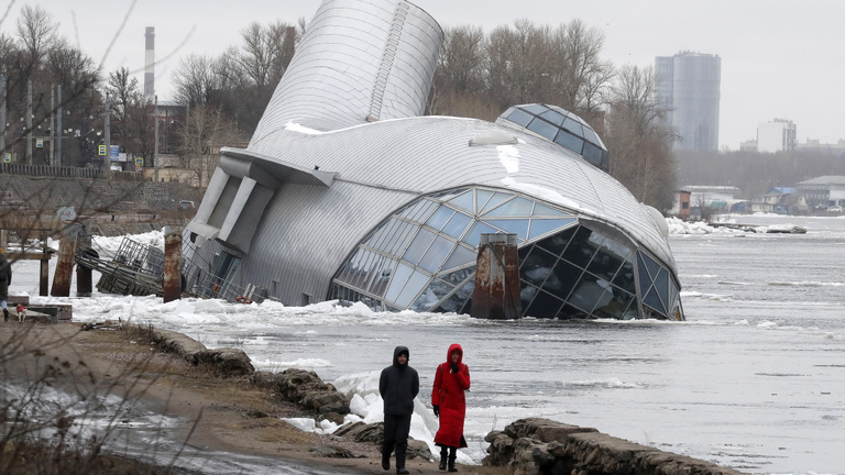 A jeges folyóba süllyedt az orosz Ezüst Bálna étterem