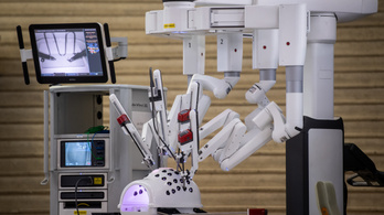 Közel ezer műtétet végeztek robotok itthon