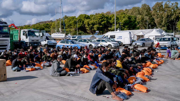 Közel hétszázezer afrikai csónakázna át az EU-ba