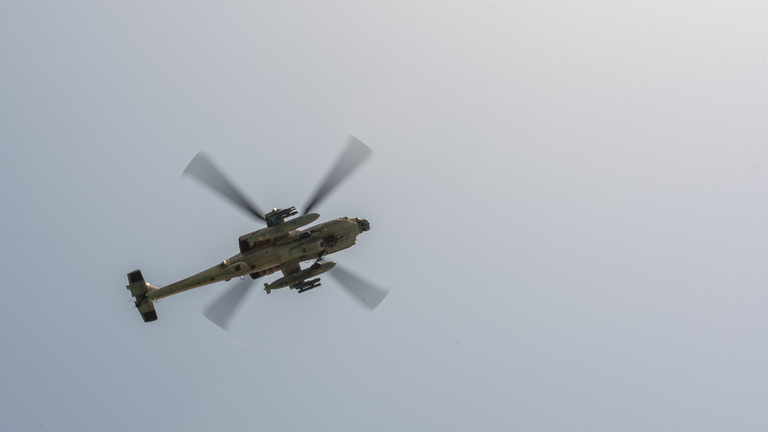 Rálőtt a feje fölött repülő harci helikopterre egy holland férfi