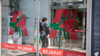 Eldőlt: beszállt a magyar milliárdos az Auchanba