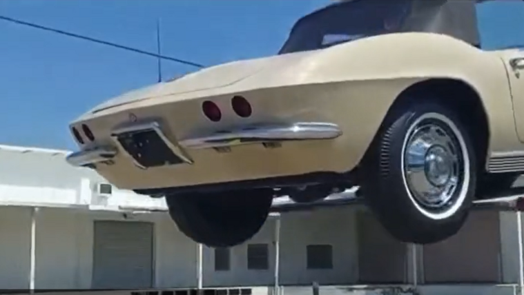 Fájdalom: restauráció után ejtettek le egy 1962-es Corvette-et