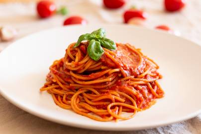 15 perces paradicsomos spagetti: a friss bazsalikom a lelke