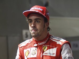 Alonso bedobta a törülközőt
