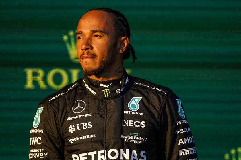 Ő Lewis Hamilton ritkán látott öccse: Nicolas bénultan született, ma már profi autóversenyző