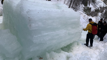 Hatalmas jégtömb zuhant a társa életét megmentő hegymászóra