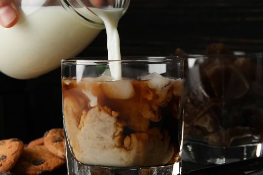 Tökéletes latte mogyoróitallal: jobb, mint amit a kávézókban kapsz