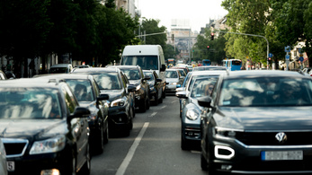 Bosszankodhatnak a magyar autósok, az árak csak emelkednek és emelkednek
