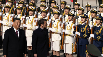Von der Leyen és Macron arra kérte Kínát, beszélje rá Putyint a tárgyalásokra