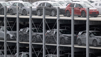 Összedőlhetnek a parkolóházak a nehéz villanyautók miatt