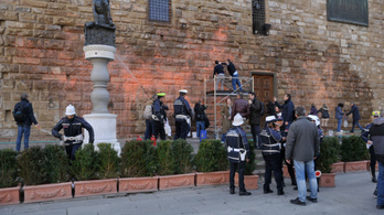 Üzent az olasz kormány: elég a kulturális vandalizmusból