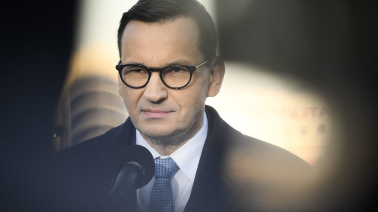 A lengyel ellenzék korrupciót, a kormány Putyint kiáltott