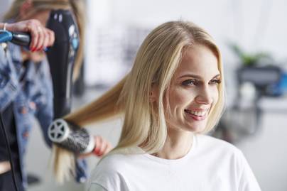 Hosszabb hajból ezek most a legdivatosabb frizurák - 6 ötlet, ha nőiesebbé tennéd a hosszú tincseket