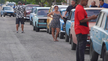 Kubában már órákat kell sorban állni az üzemanyagért