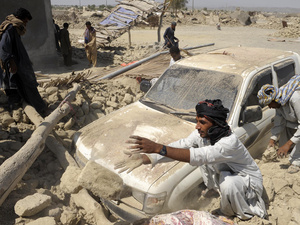 Több százan haltak meg a pakisztáni földrengésben