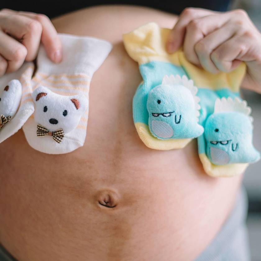 Több mint 9 millióan látták a kismama videóját: ennyit nő a pocak ikerterhesség során