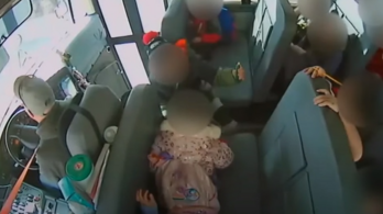 Szándékosan satufékezett egy iskolabusz vezetője, hogy megleckéztesse a gyermekeket