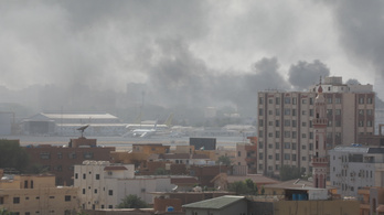 Újabb országok evakuálják állampolgáraikat Szudánból