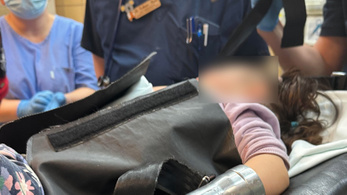 Brutális: húsdarálóba szorult egy kétéves budapesti kislány keze