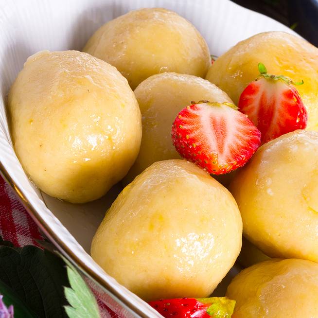 Pihe-puha epres gombóc: krumplival gyúrt tésztával készül