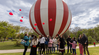 Ballonozással búcsúzhatnak a kórházban töltött időtől a gyerekek
