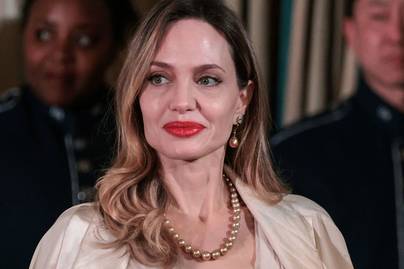 Angelina Jolie földre szállt angyal volt fehér estélyijében: fiával a Fehér Házba voltak hivatalosak